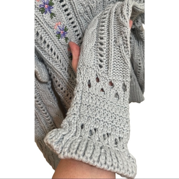 Gorgeous NWT Stellah Crochet Knit Embroidered Sweater, Size Small - Picture 6 of 8